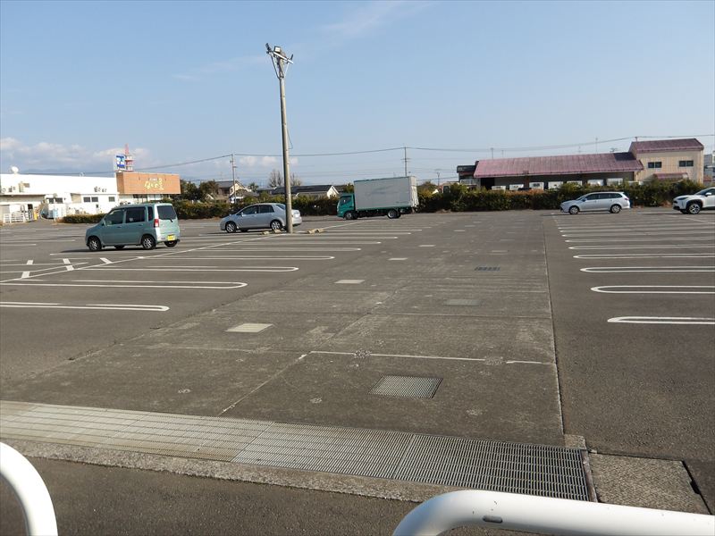 ホームワイド高鍋（駐車場）